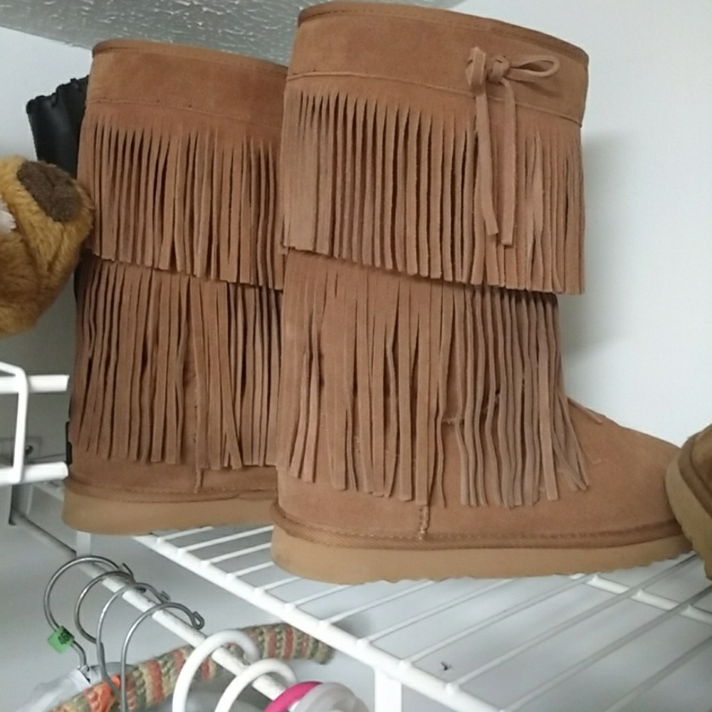 Fringe boots